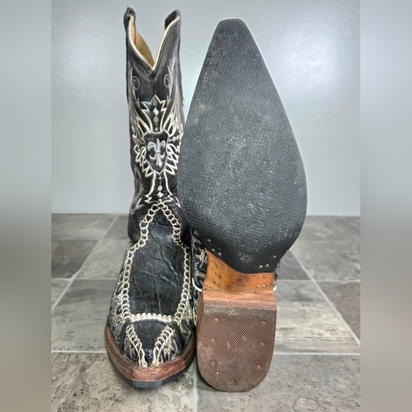 CARRETA HANDCRAFTED LEATHER COWBOY ARTISANAL WINGED FLEUR DE LIS BOOTS. main image 5